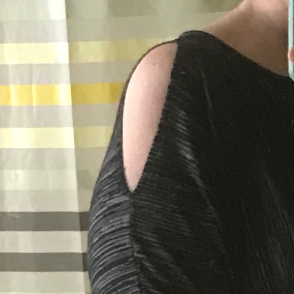 🖤COLD SHOULDER. New Directions. Worn once.